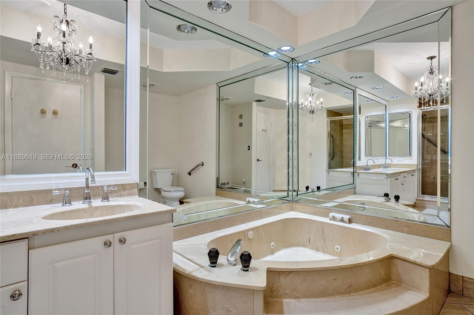 20281 E Country Club Dr #2110, Aventura FL 33180