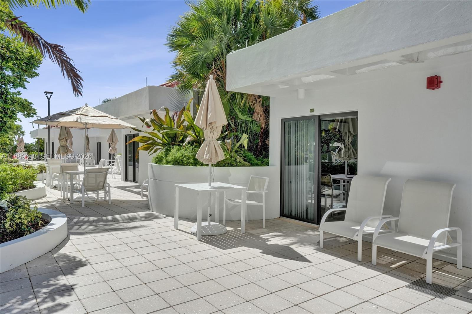 20281 E Country Club Dr #2110, Aventura FL 33180