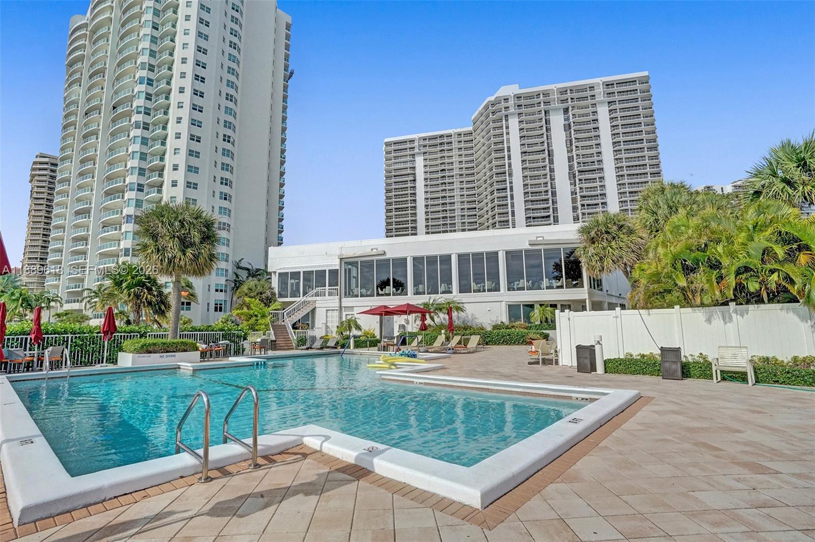 20281 E Country Club Dr #2110, Aventura FL 33180
