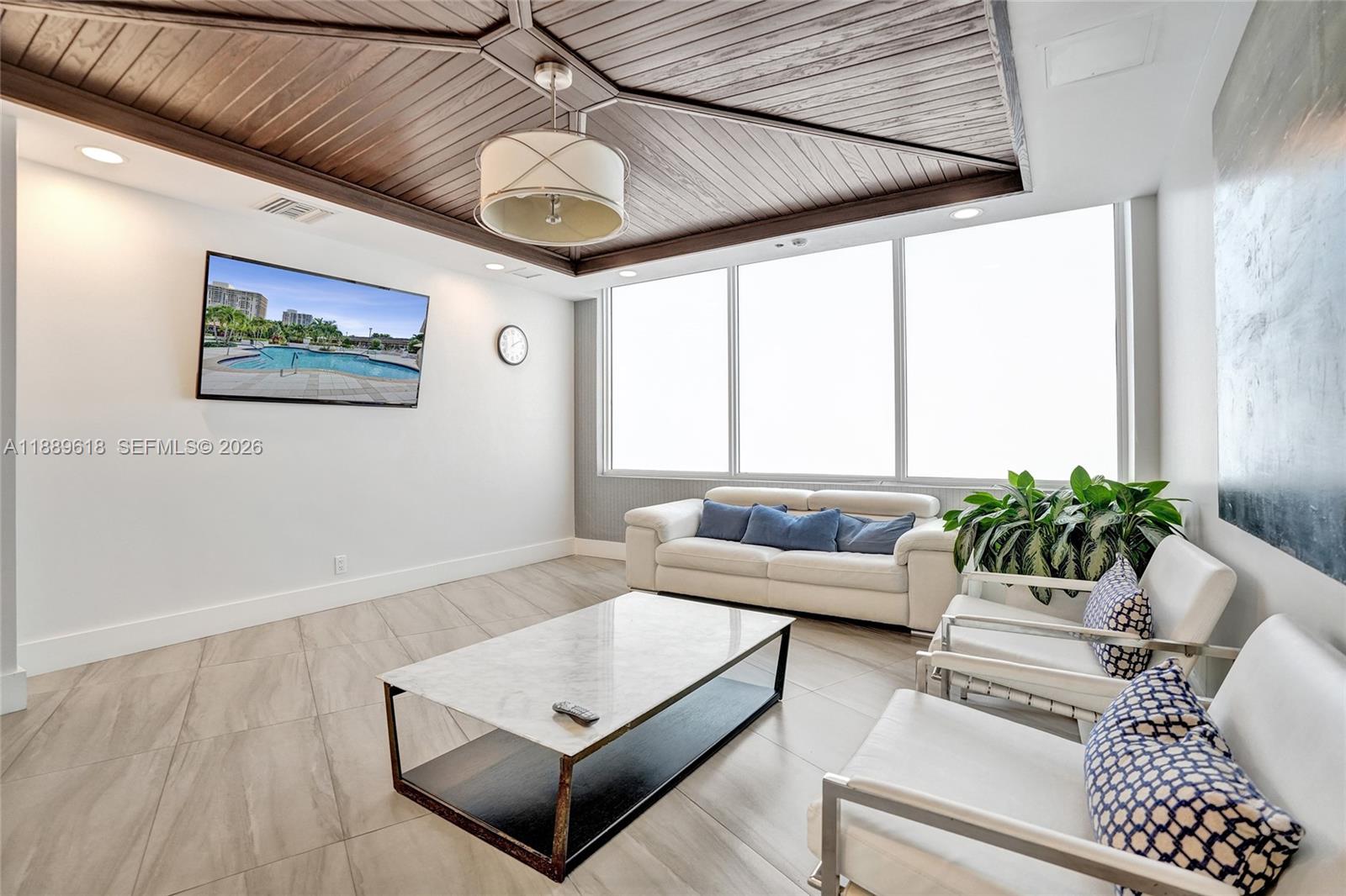 20281 E Country Club Dr #2110, Aventura FL 33180