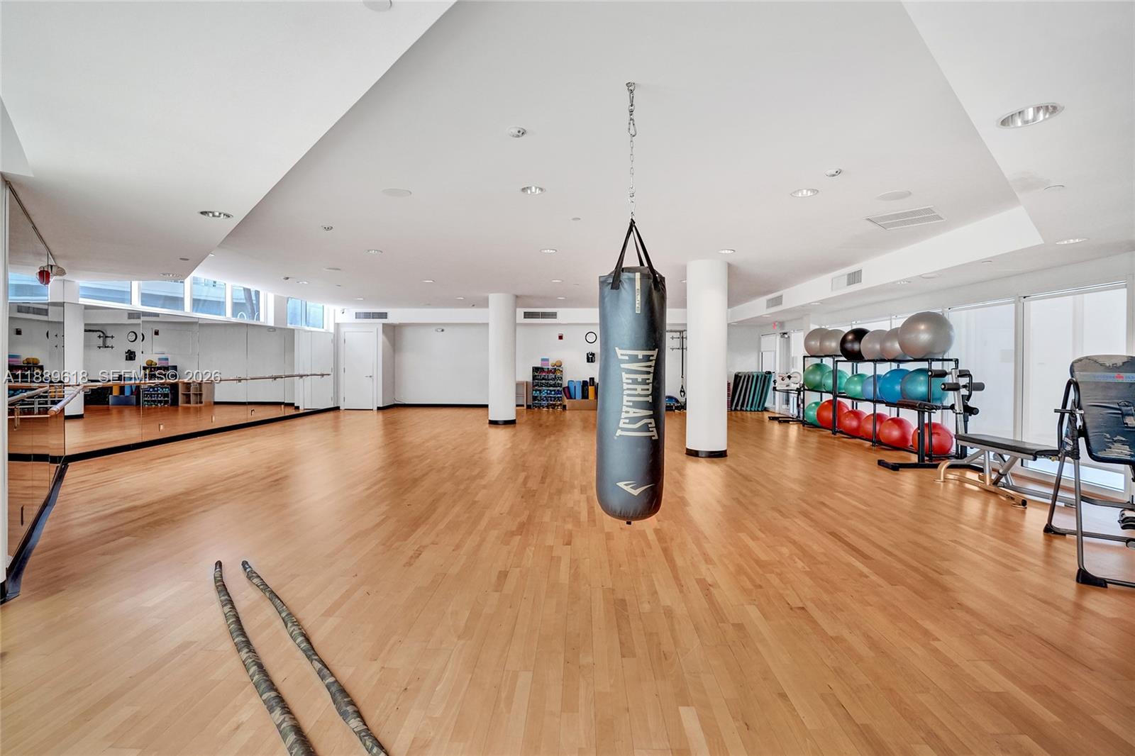 20281 E Country Club Dr #2110, Aventura FL 33180