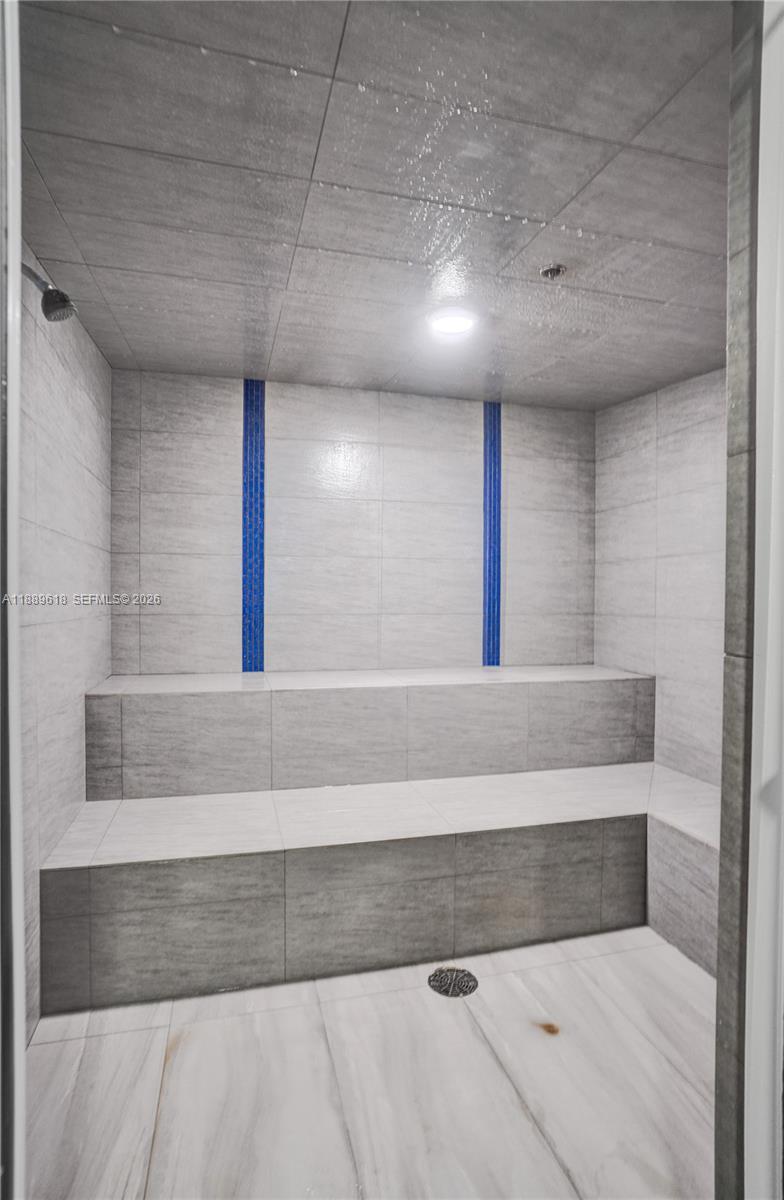 20281 E Country Club Dr #2110, Aventura FL 33180