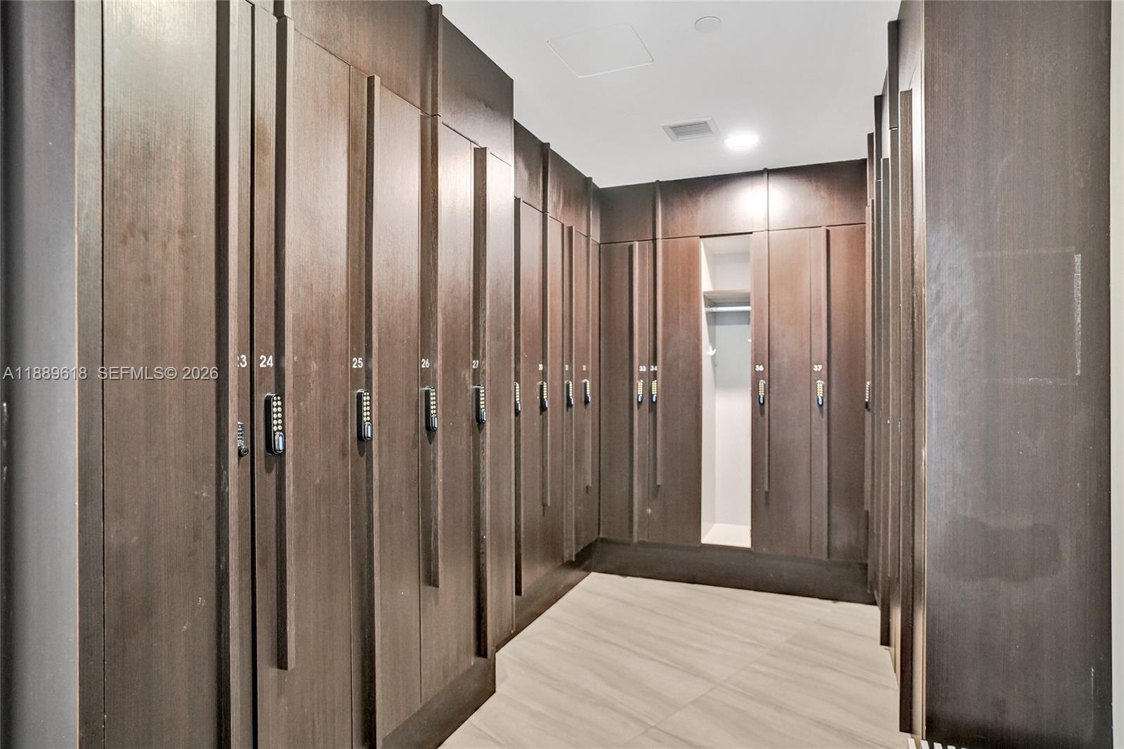 20281 E Country Club Dr #2110, Aventura FL 33180