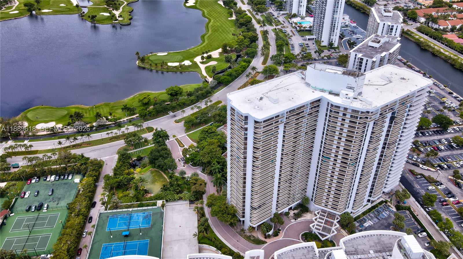 20281 E Country Club Dr #2110, Aventura FL 33180