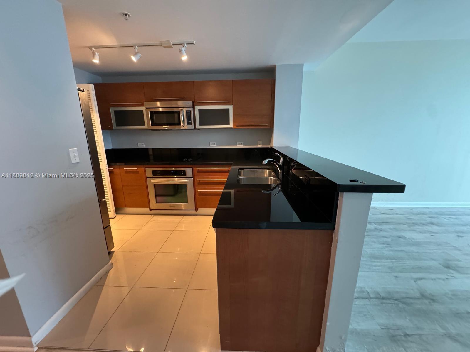 244 Biscayne Blvd #2105, Miami FL 33132