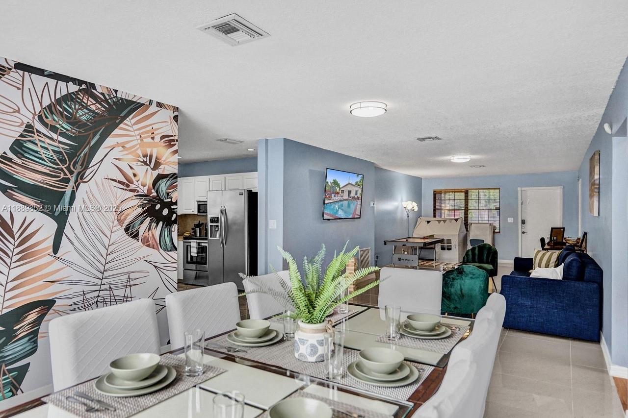 208 SW 2nd Ave, Hallandale Beach FL 33009