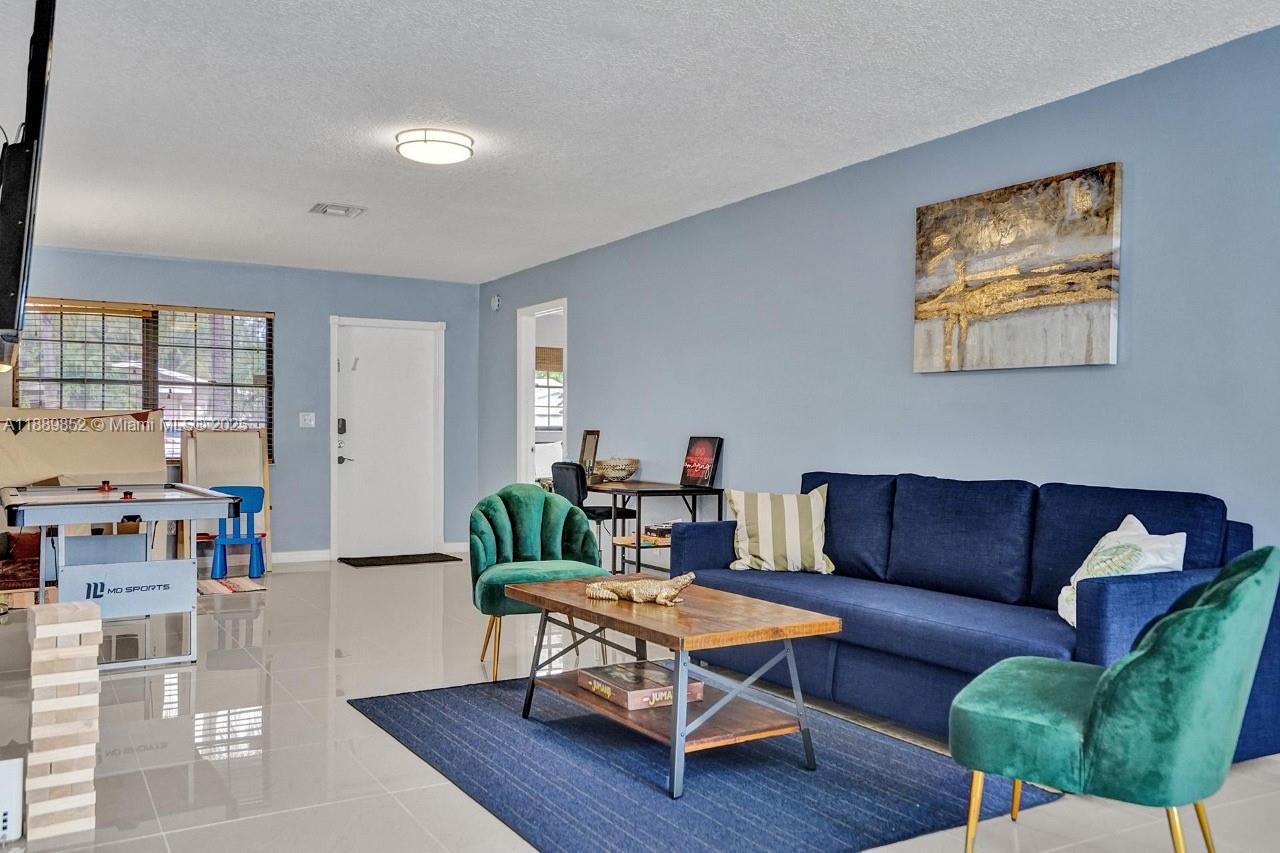 208 SW 2nd Ave, Hallandale Beach FL 33009