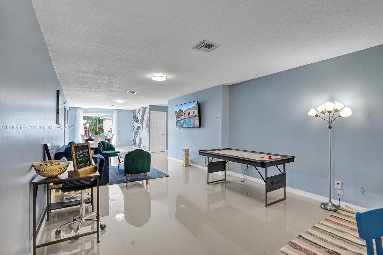 208 SW 2nd Ave, Hallandale Beach FL 33009