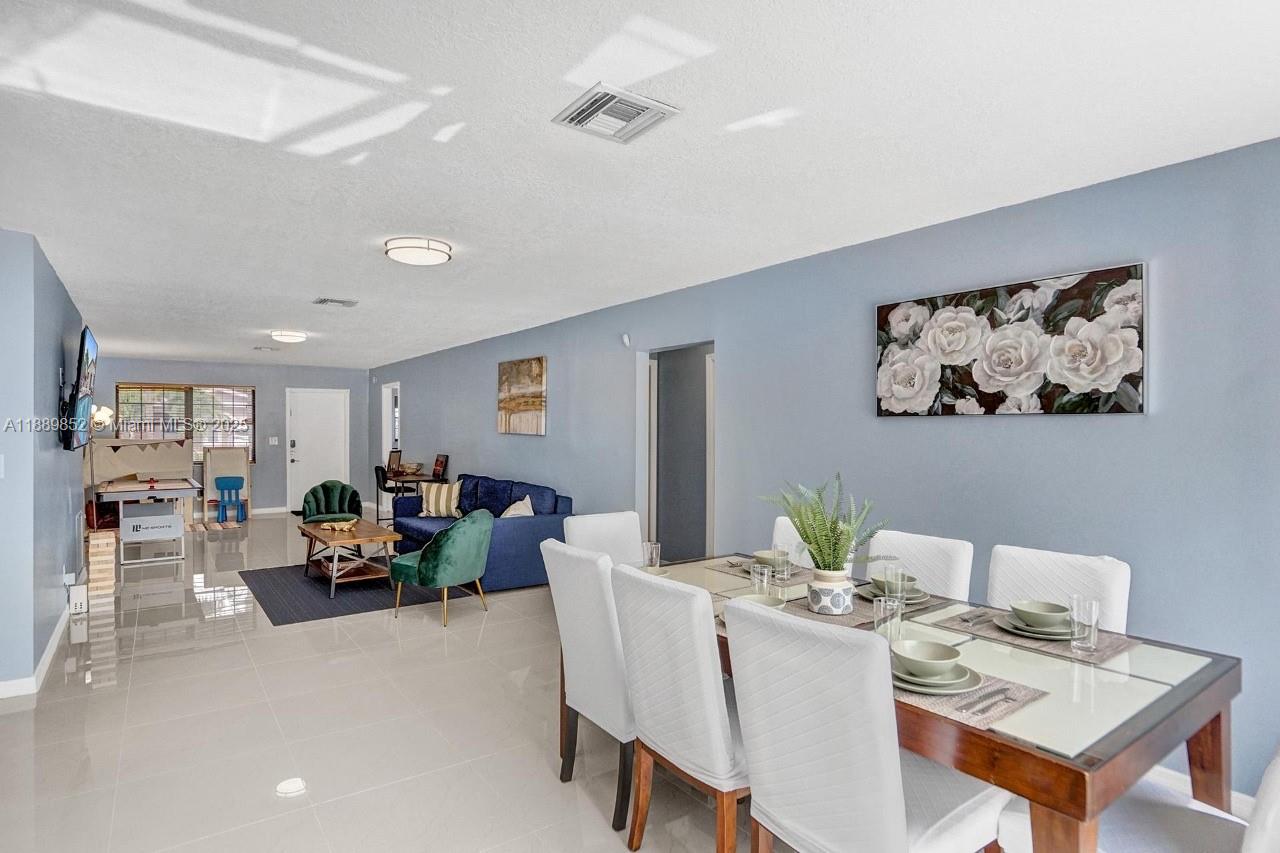 208 SW 2nd Ave, Hallandale Beach FL 33009