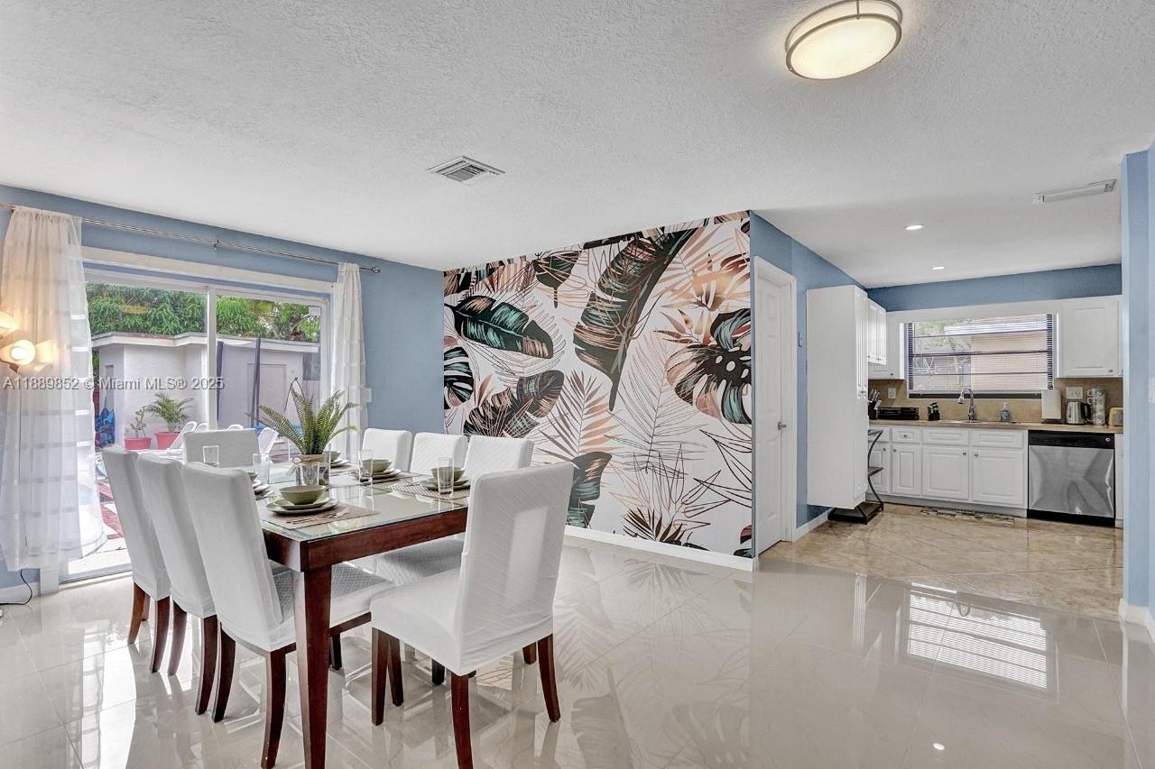 208 SW 2nd Ave, Hallandale Beach FL 33009