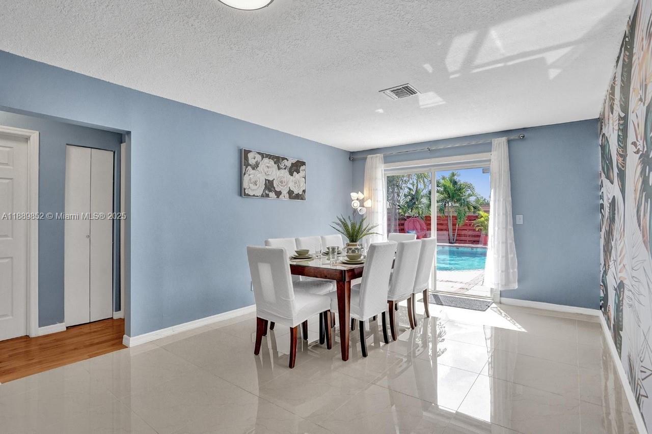 208 SW 2nd Ave, Hallandale Beach FL 33009