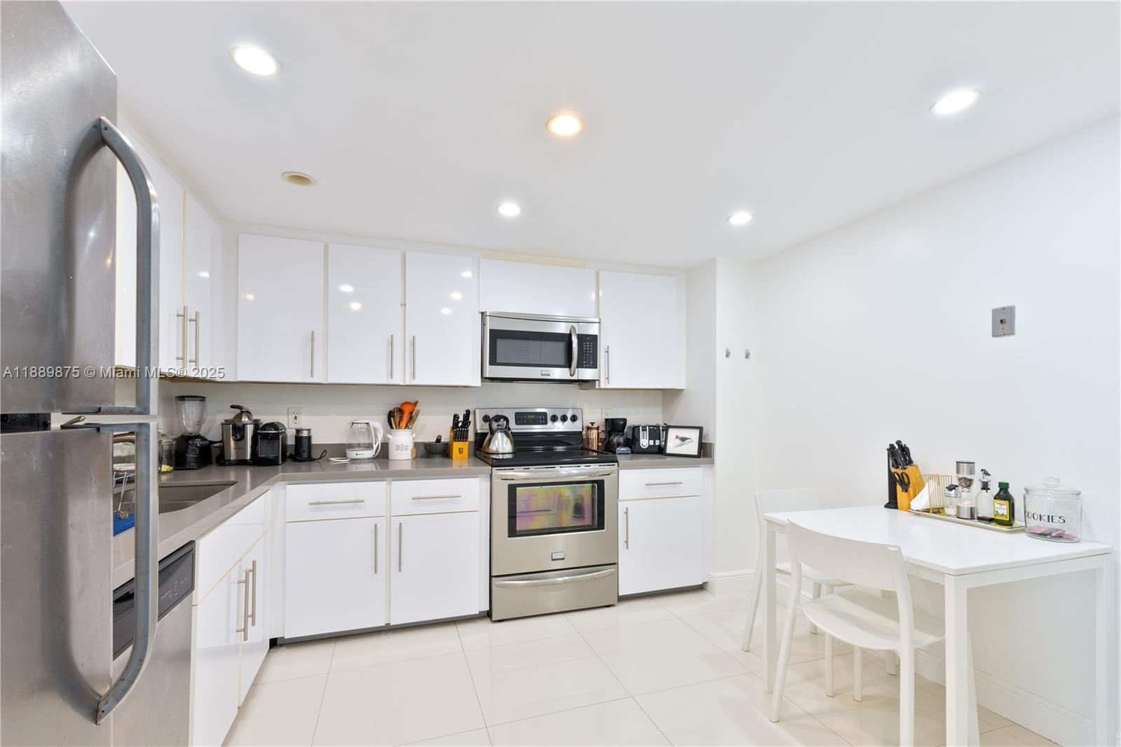 9801 Collins Ave #20V, Bal Harbour FL 33154