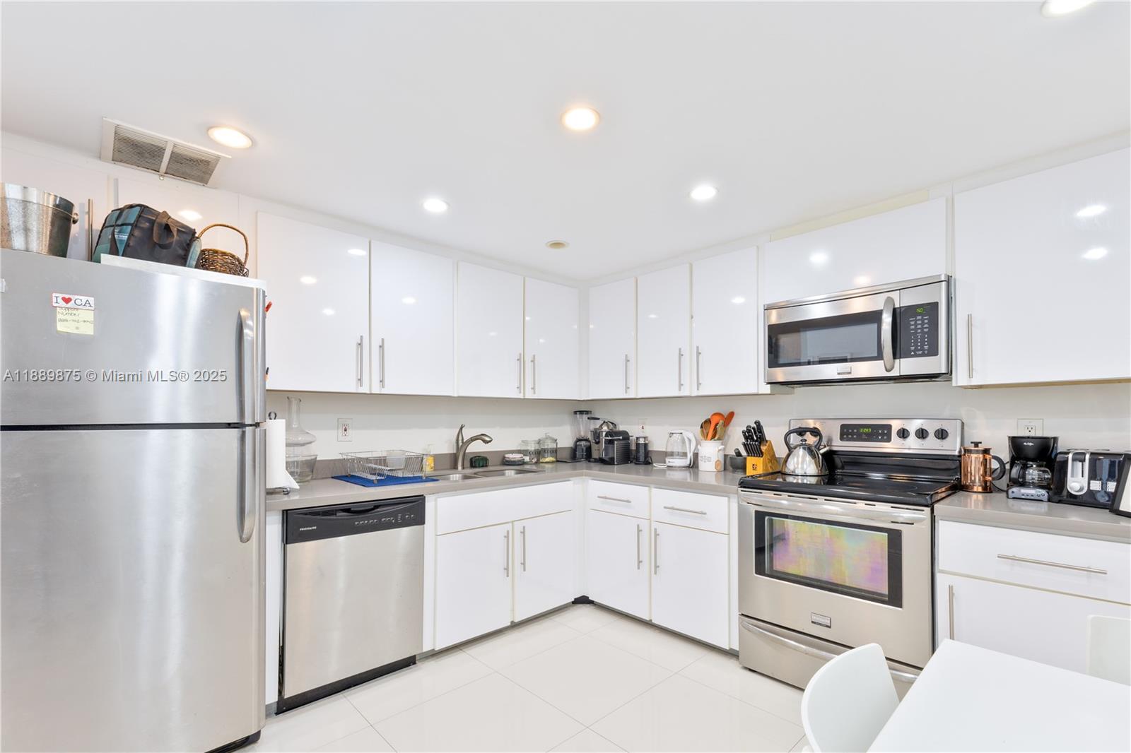 9801 Collins Ave #20V, Bal Harbour FL 33154