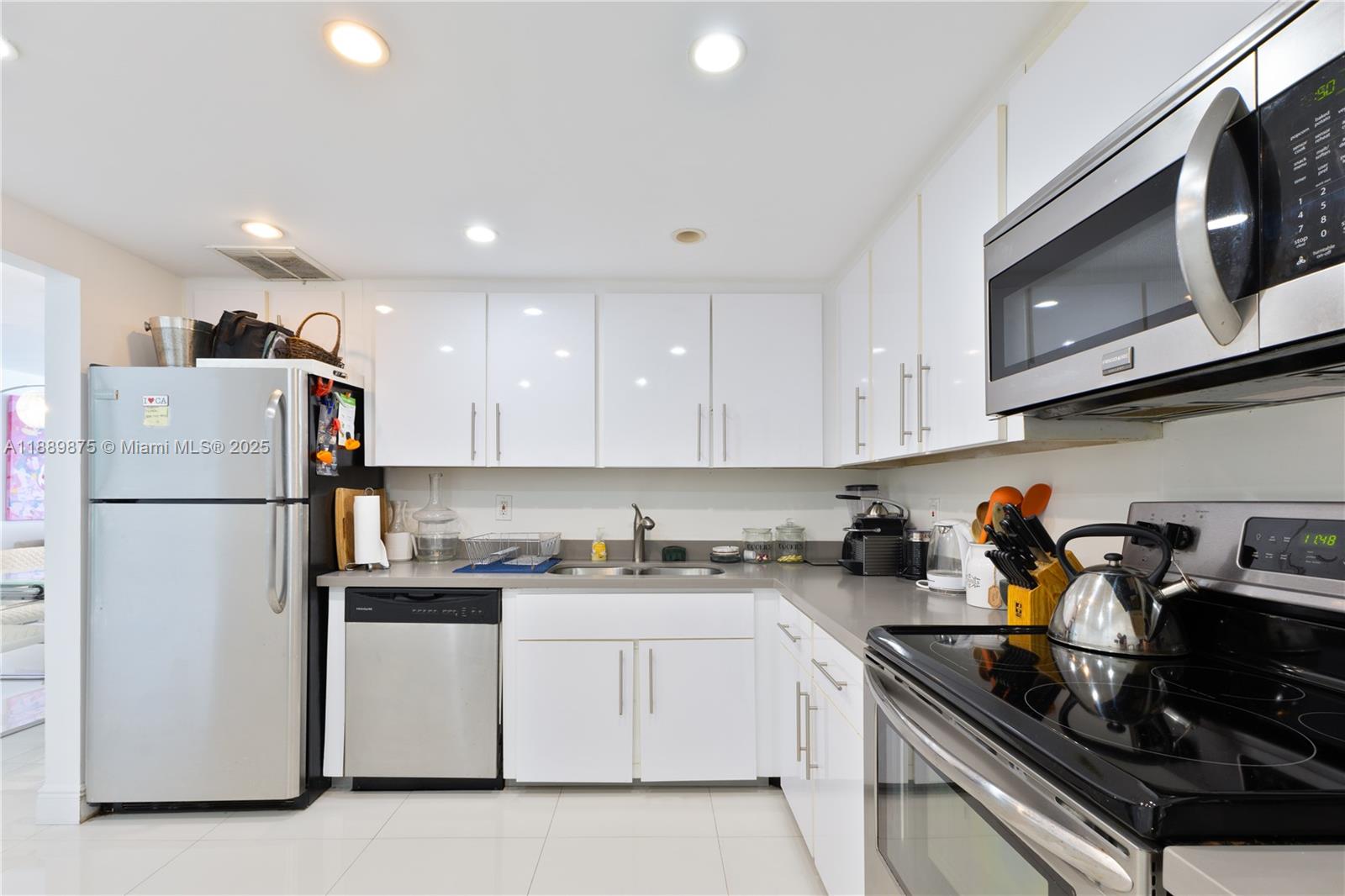 9801 Collins Ave #20V, Bal Harbour FL 33154