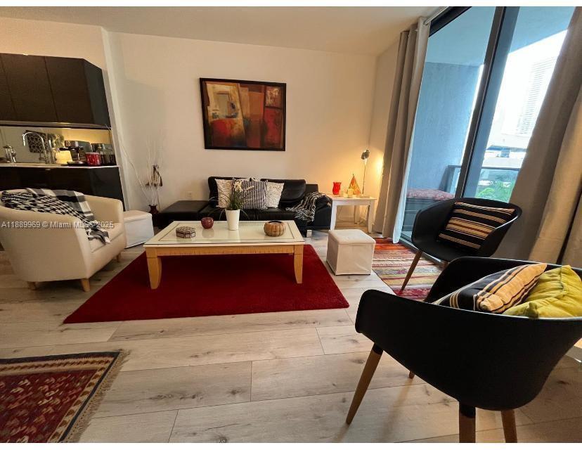 31 SE 6th St #804, Miami FL 33131