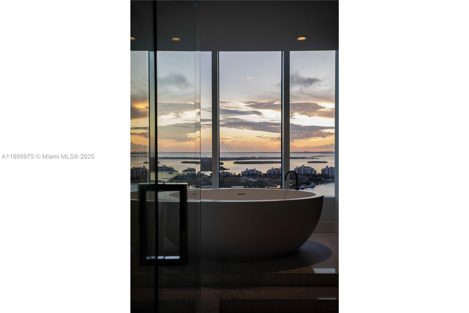 1000 S Pointe Dr #3301, Miami Beach FL 33139