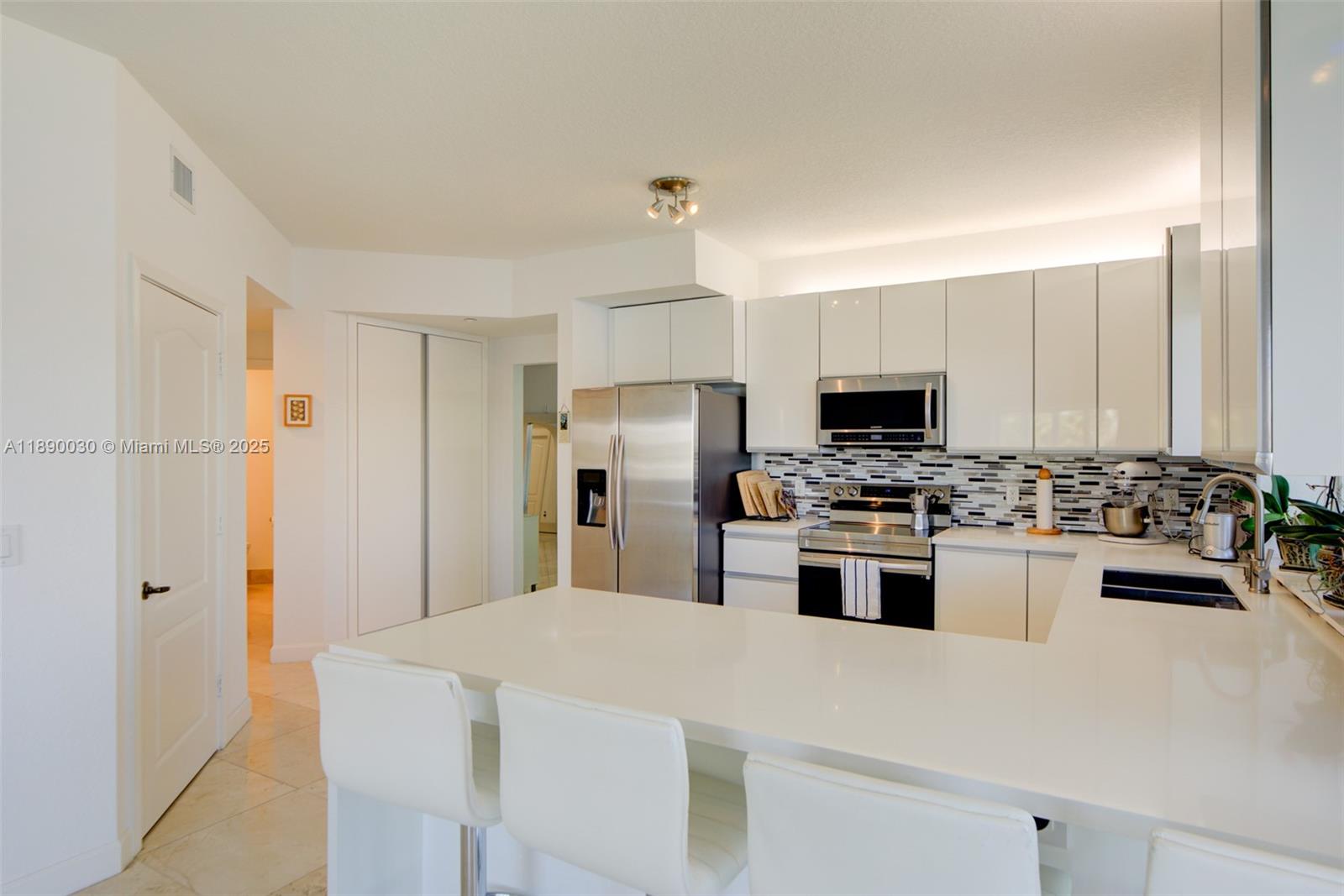 10700 NW 66th St #207, Doral FL 33178