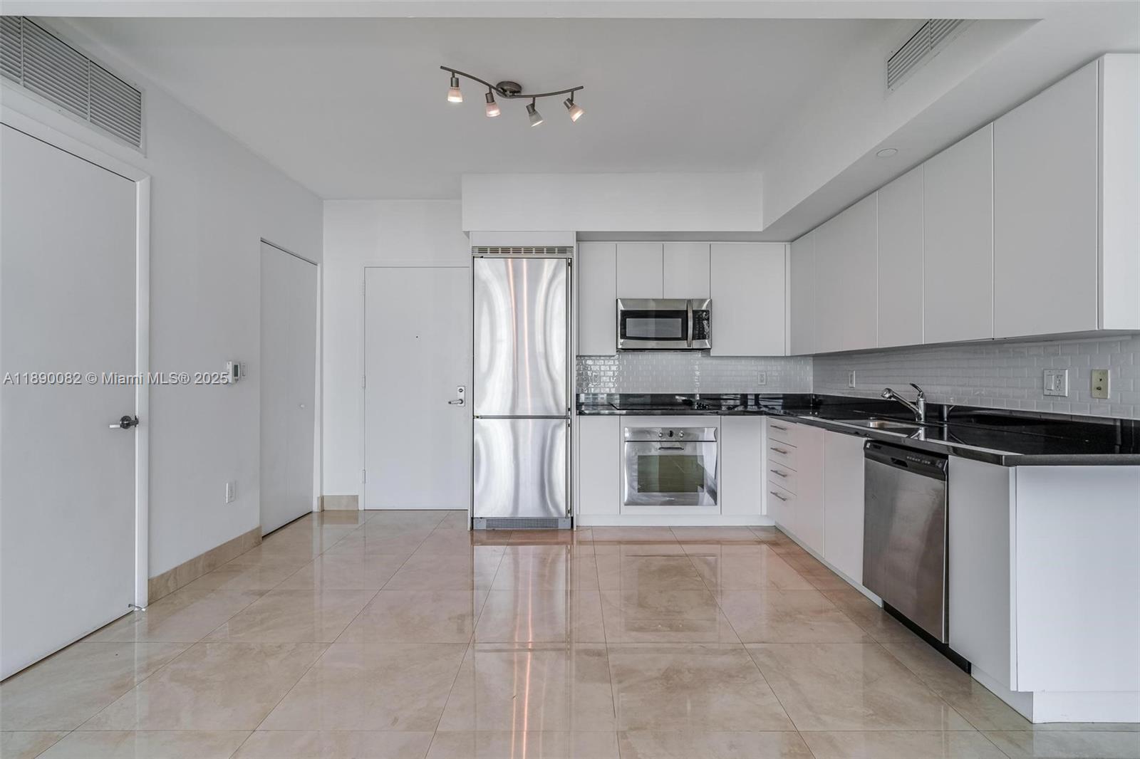 92 SW 3rd St #2712, Miami FL 33130