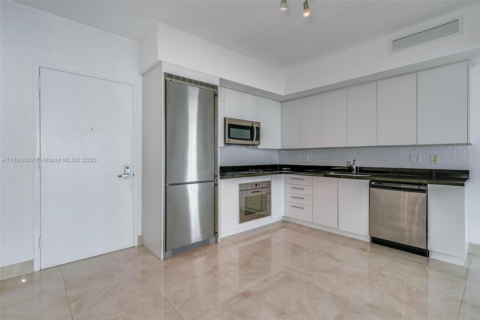 92 SW 3rd St #2712, Miami FL 33130