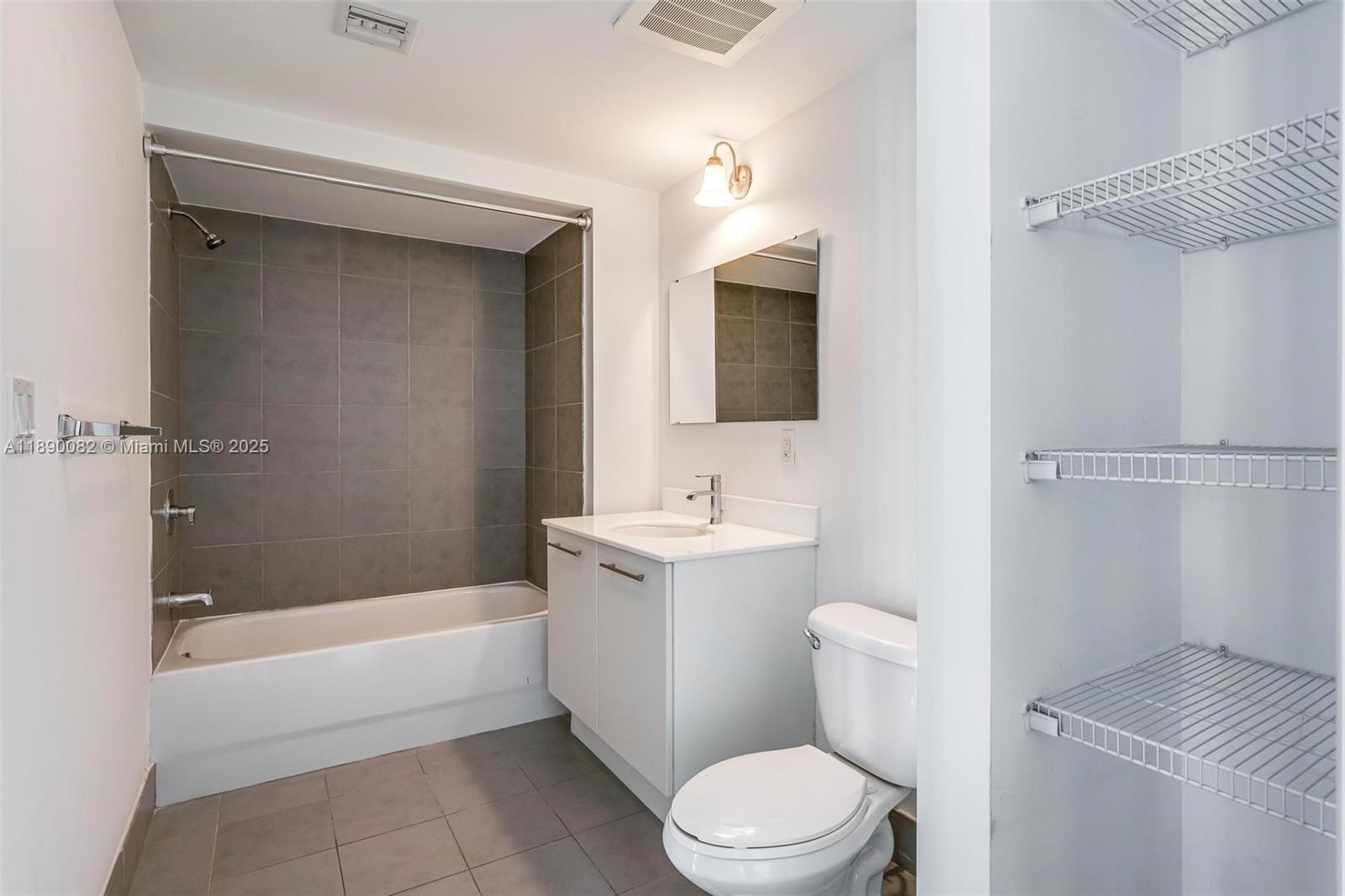 92 SW 3rd St #2712, Miami FL 33130