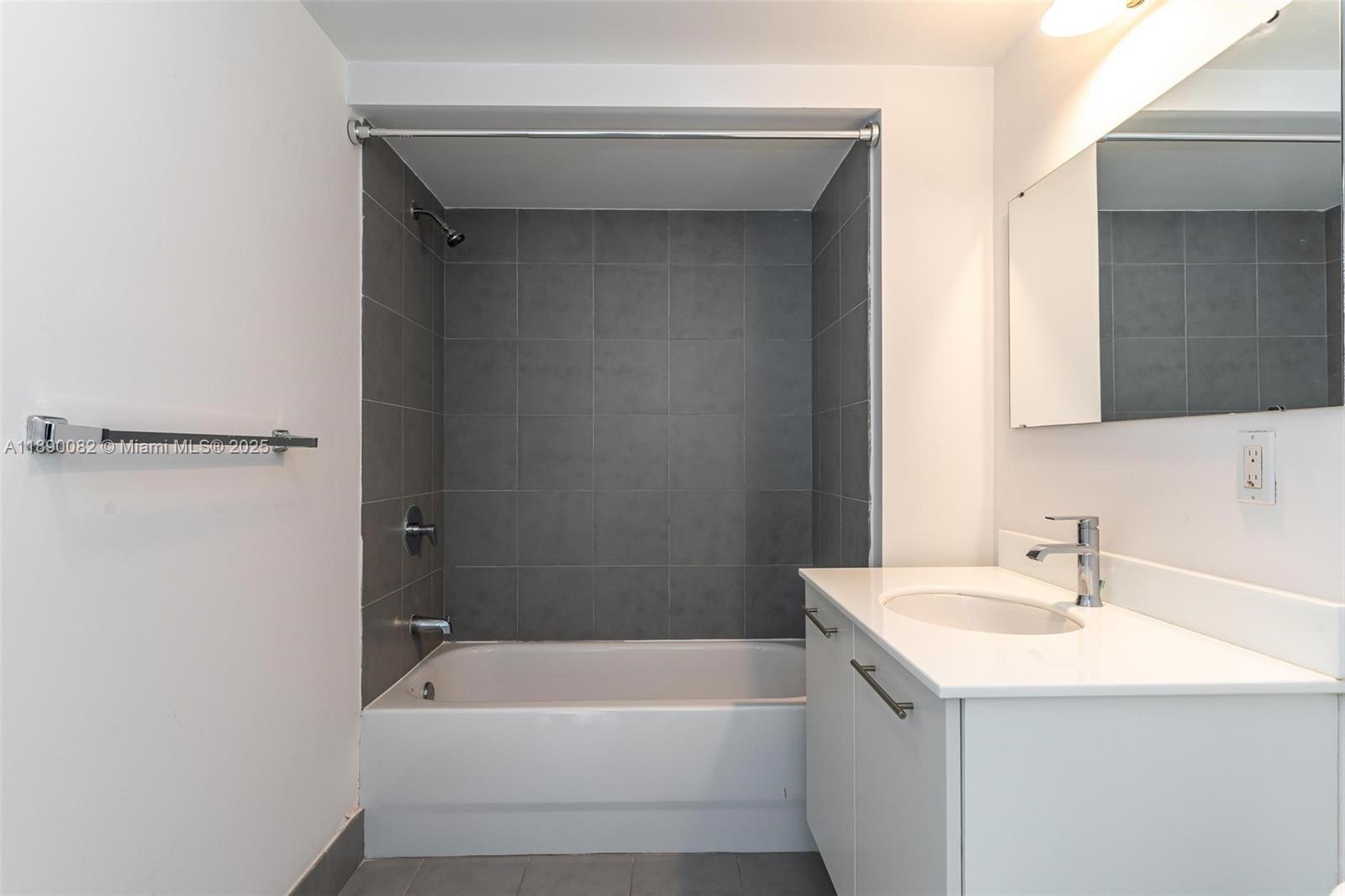 92 SW 3rd St #2712, Miami FL 33130