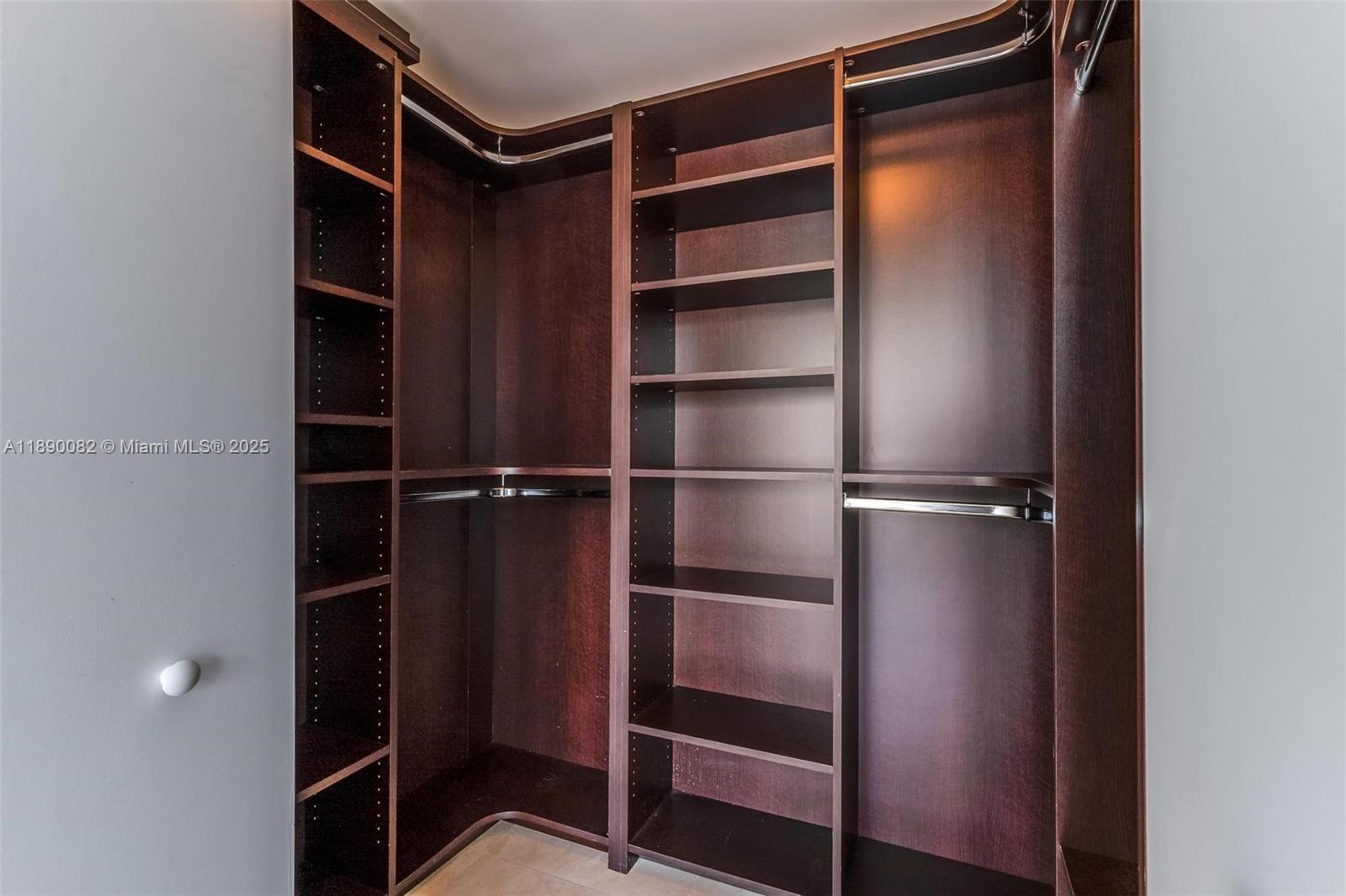 92 SW 3rd St #2712, Miami FL 33130
