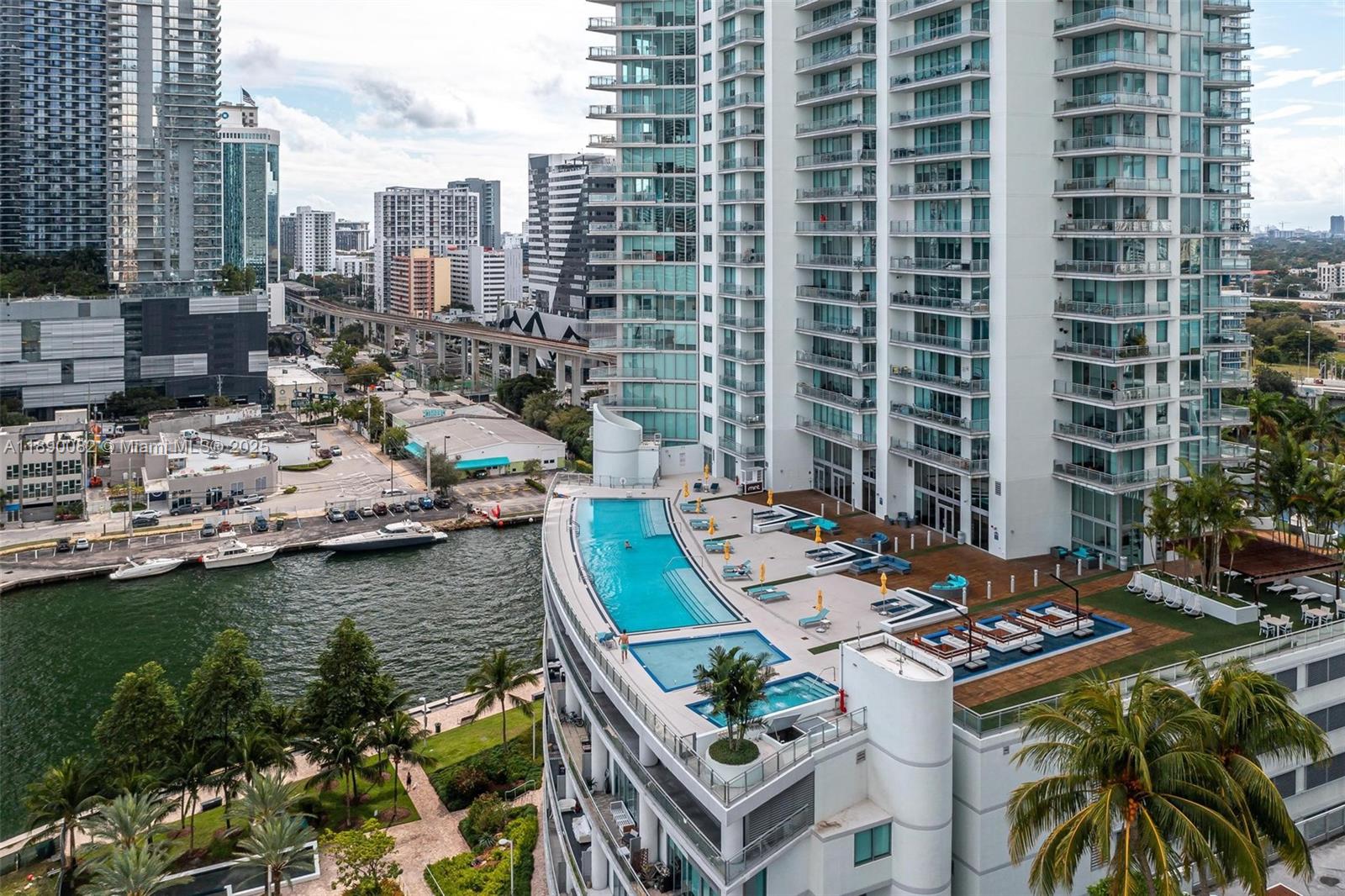92 SW 3rd St #2712, Miami FL 33130