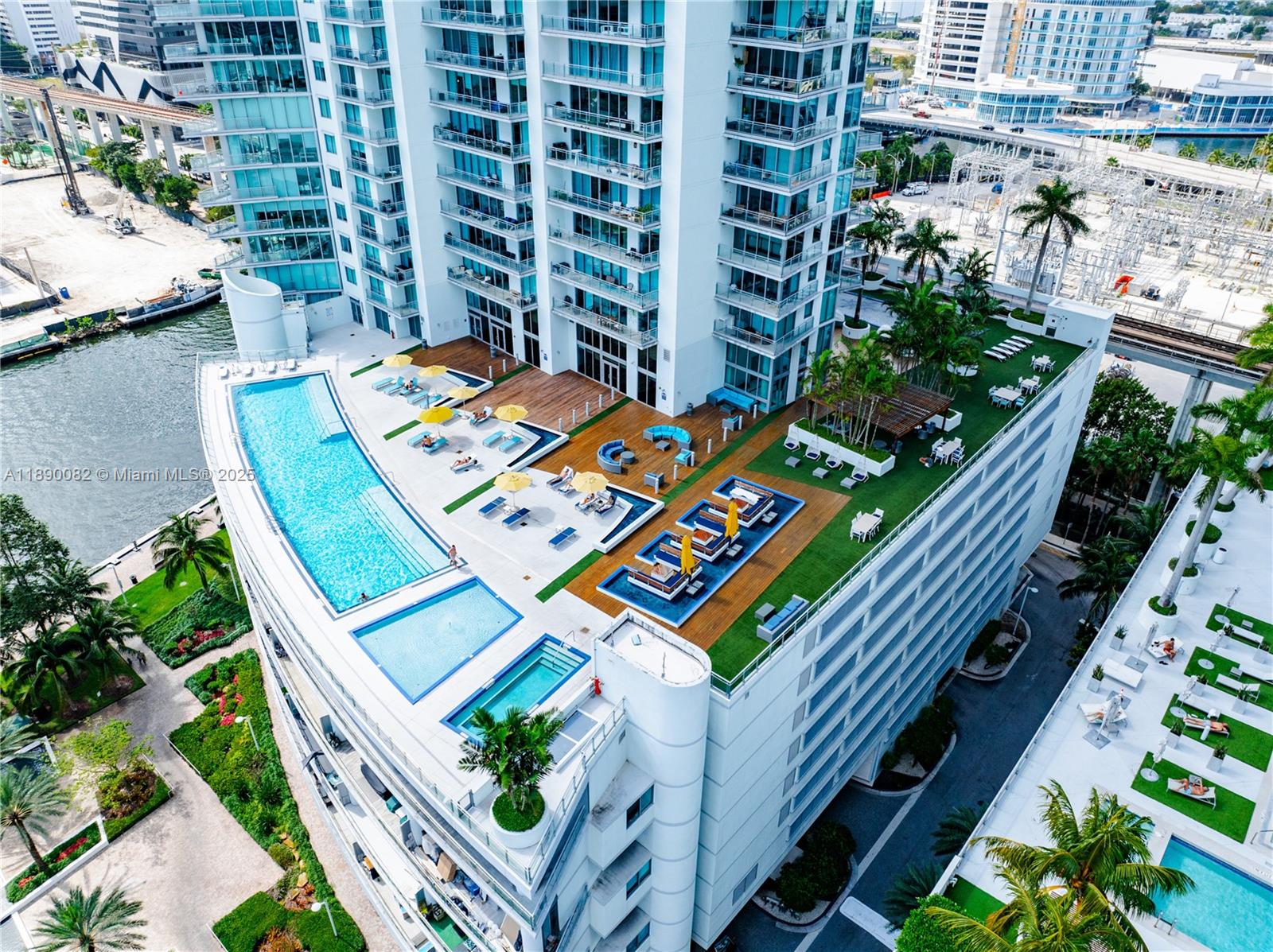 92 SW 3rd St #2712, Miami FL 33130