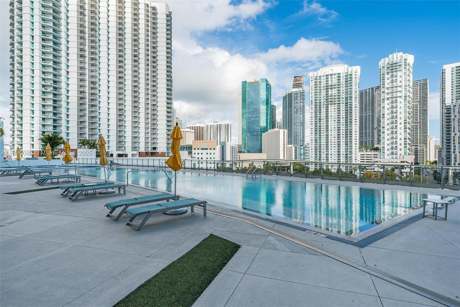 92 SW 3rd St #2712, Miami FL 33130