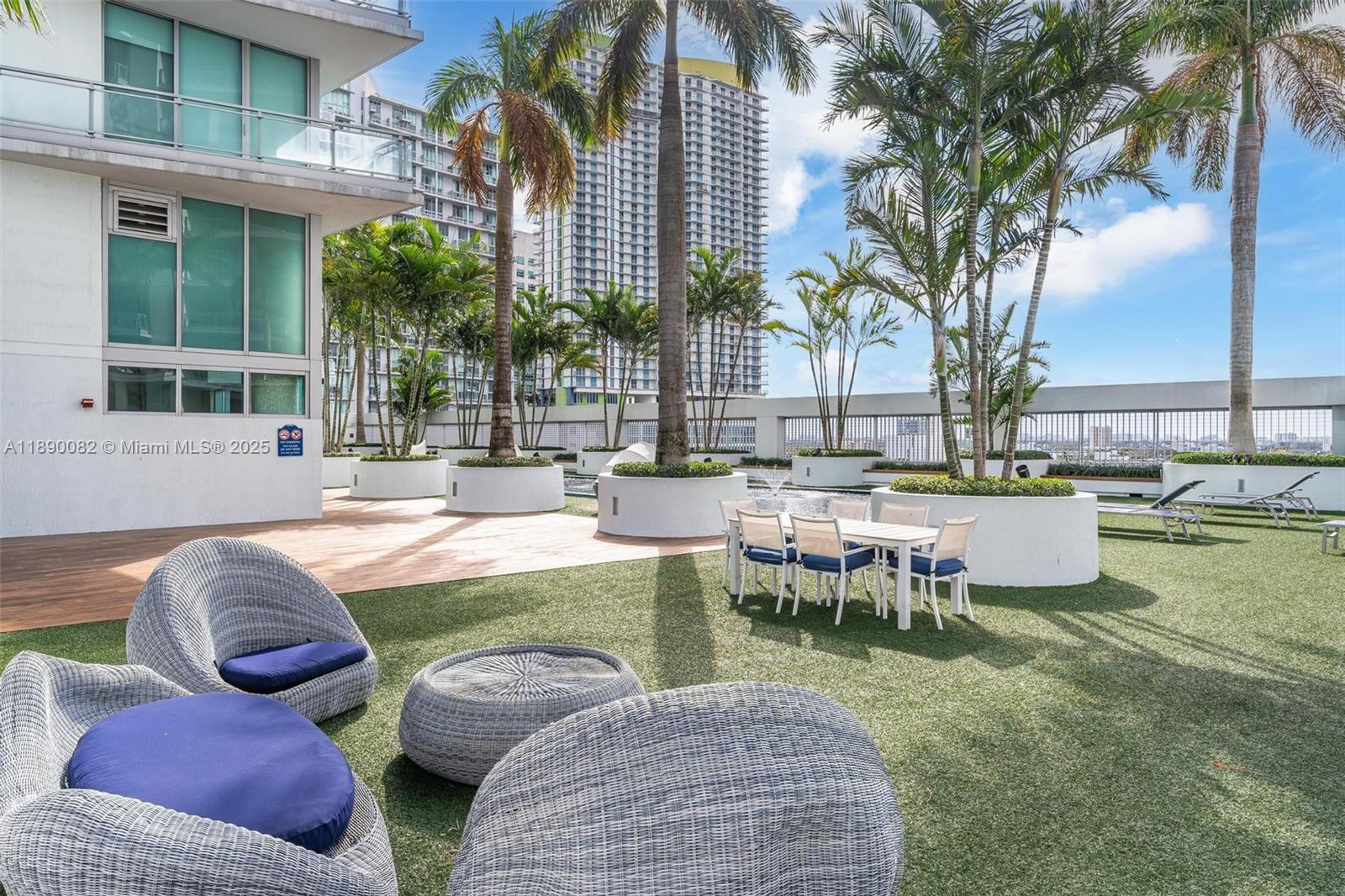 92 SW 3rd St #2712, Miami FL 33130
