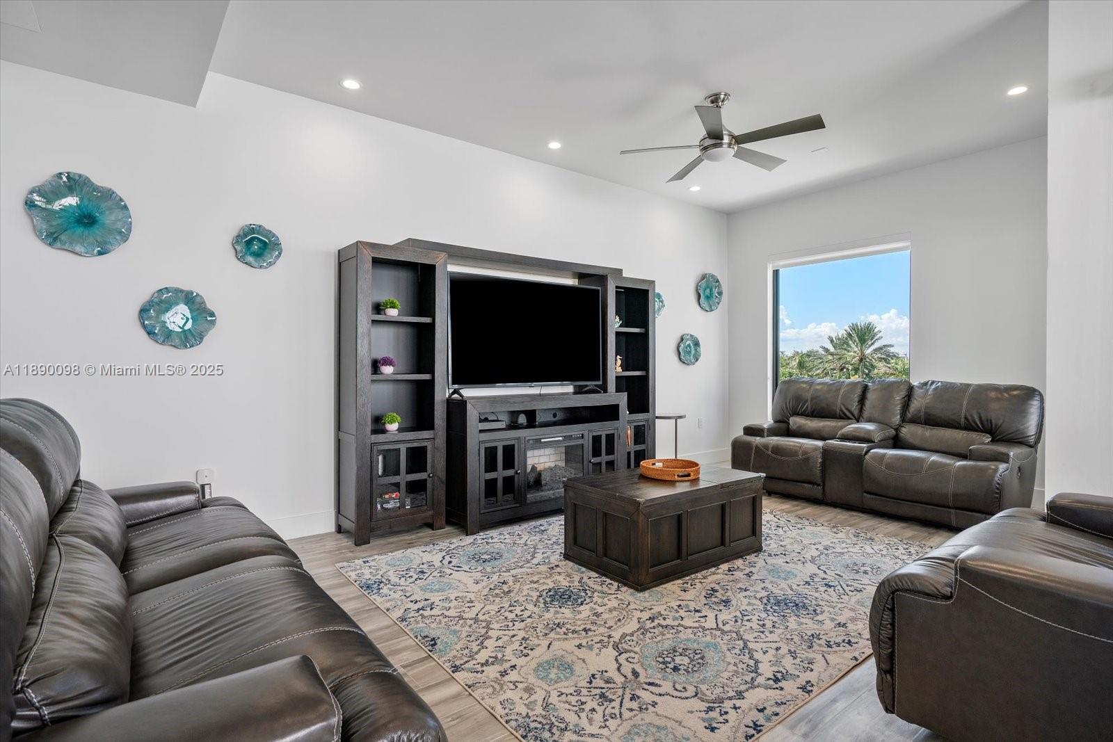 332 Balboa St, Hollywood FL 33019