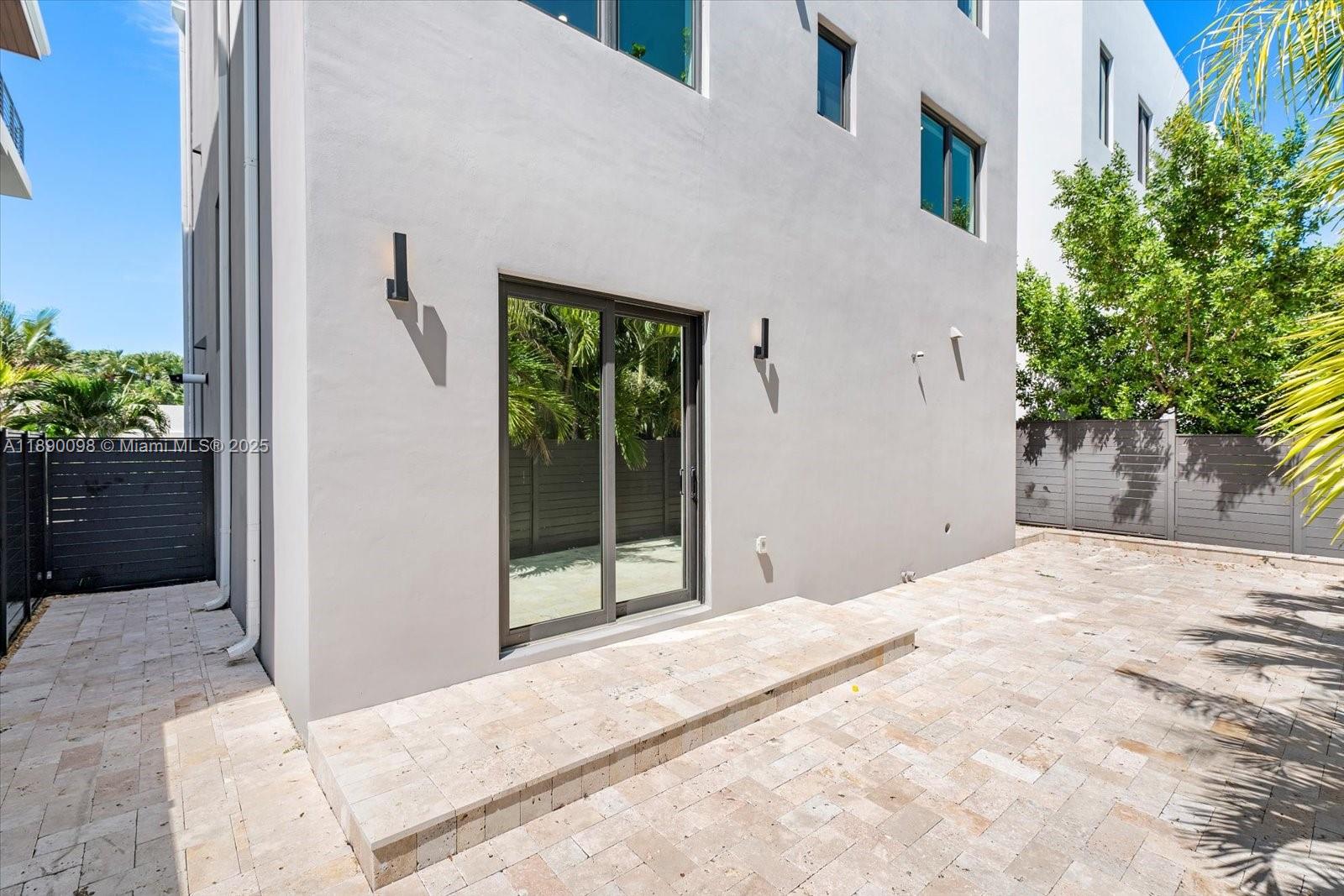 332 Balboa St, Hollywood FL 33019