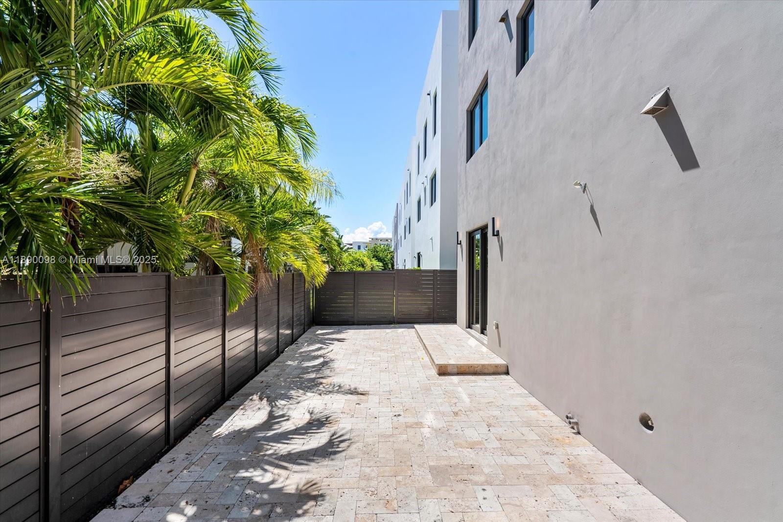 332 Balboa St, Hollywood FL 33019