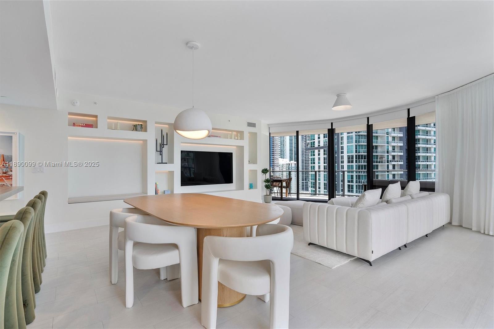 1000 Brickell Plz #2102, Miami FL 33131