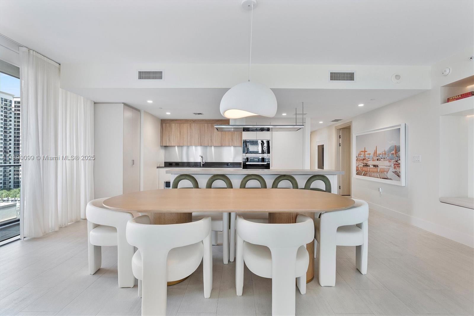 1000 Brickell Plz #2102, Miami FL 33131