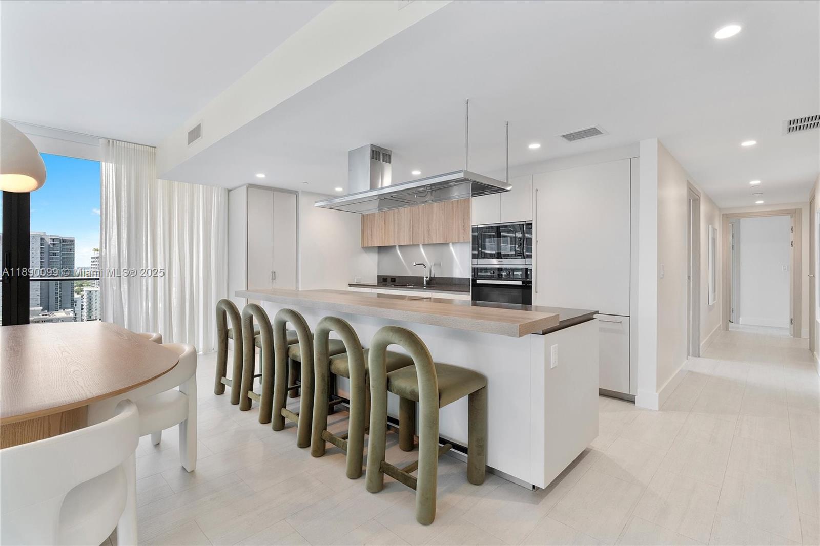 1000 Brickell Plz #2102, Miami FL 33131