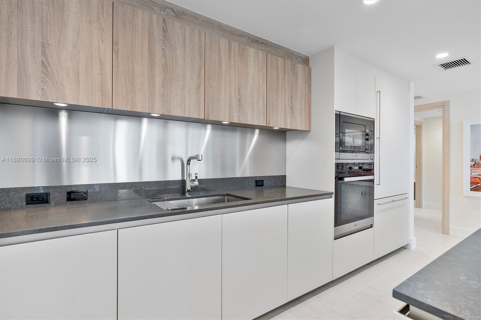 1000 Brickell Plz #2102, Miami FL 33131
