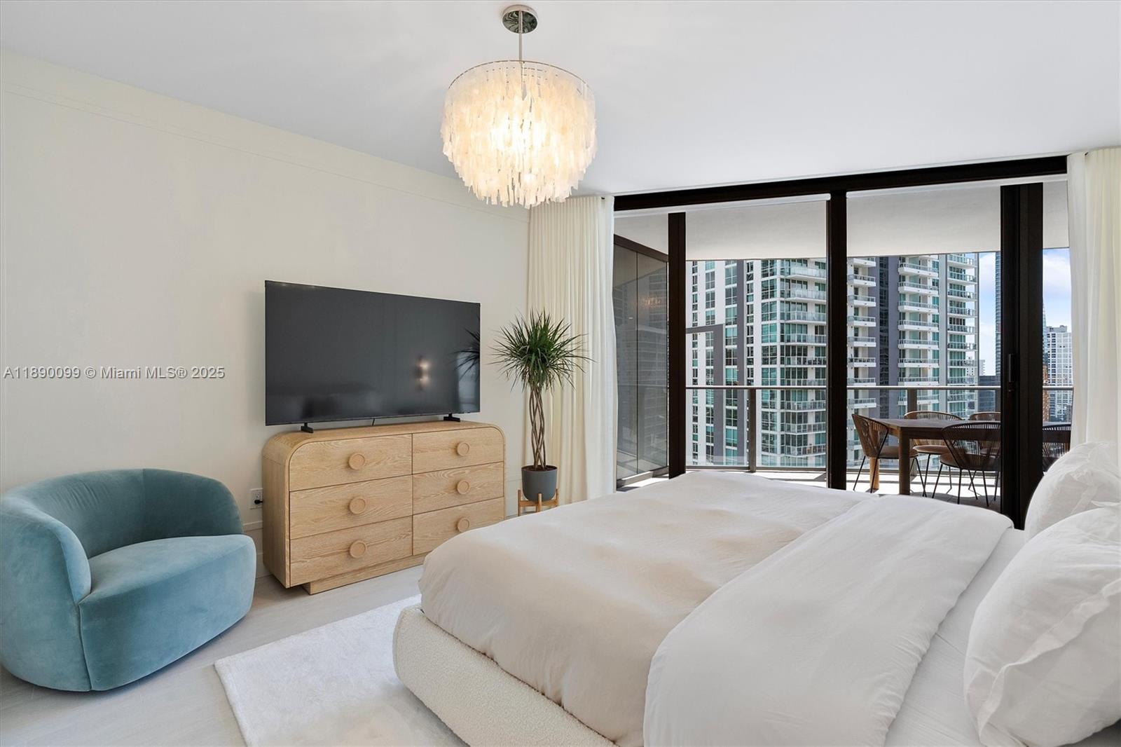 1000 Brickell Plz #2102, Miami FL 33131
