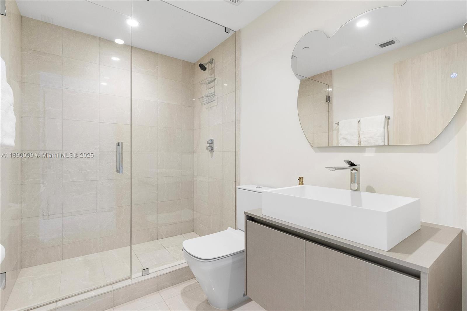 1000 Brickell Plz #2102, Miami FL 33131