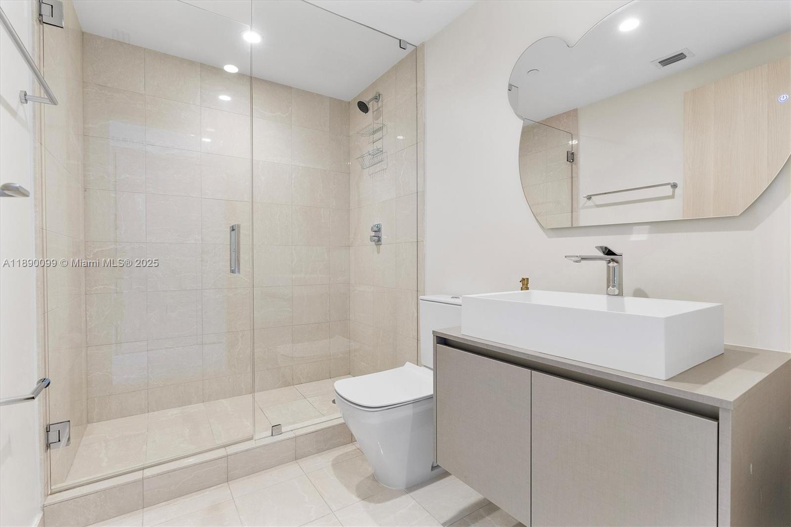 1000 Brickell Plz #2102, Miami FL 33131
