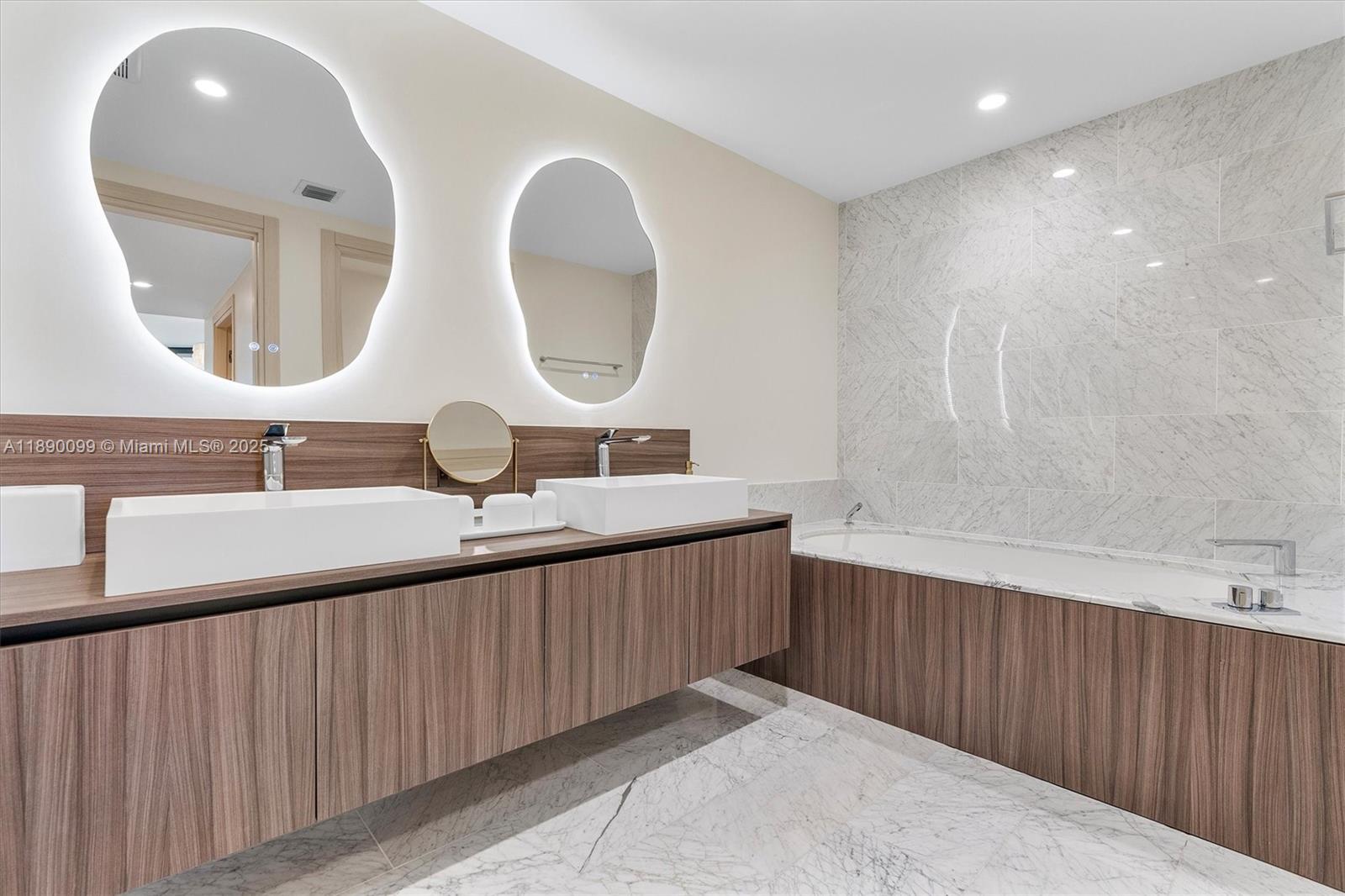 1000 Brickell Plz #2102, Miami FL 33131