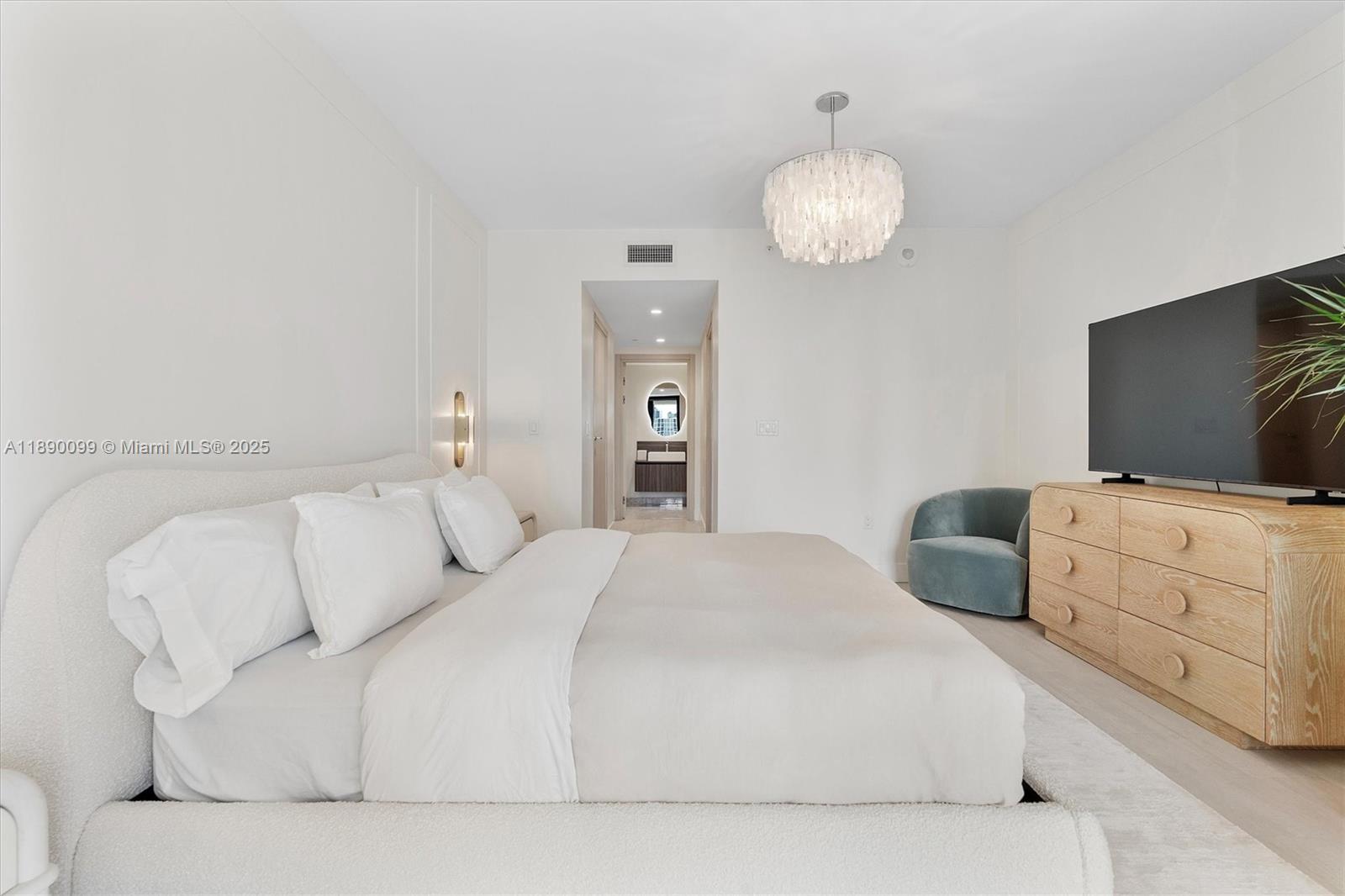 1000 Brickell Plz #2102, Miami FL 33131