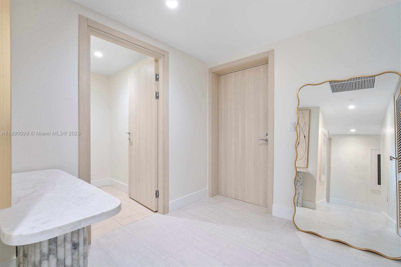 1000 Brickell Plz #2102, Miami FL 33131