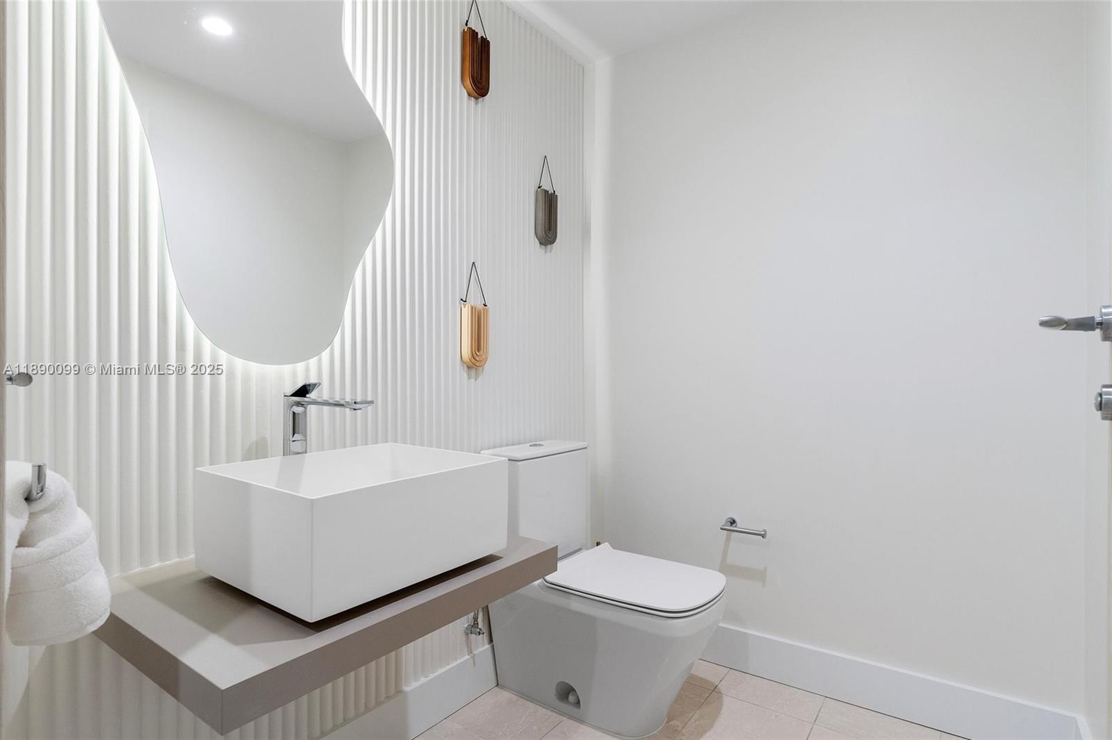 1000 Brickell Plz #2102, Miami FL 33131