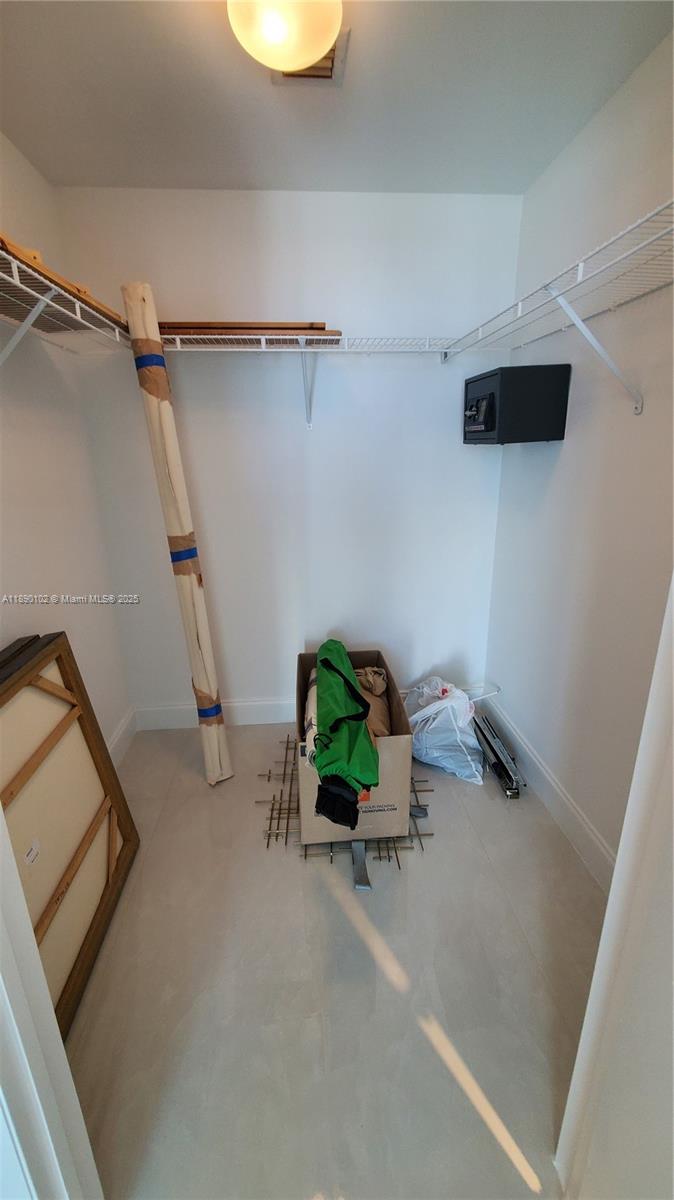 253 NE 2nd St #2709, Miami FL 33132