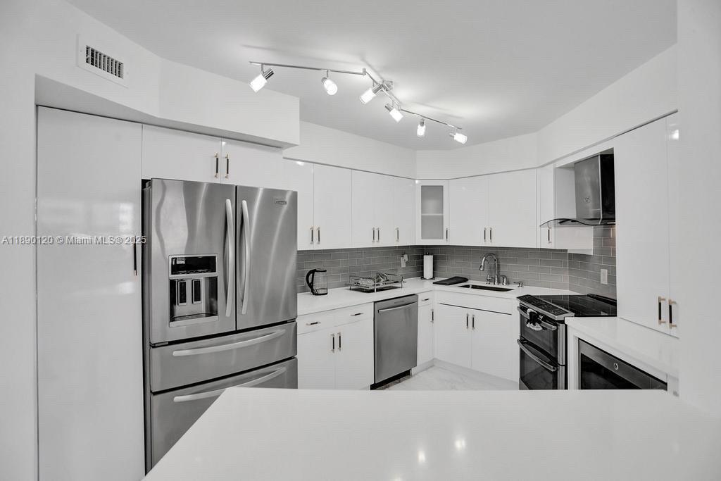 5161 Collins Ave #412, Miami Beach FL 33140