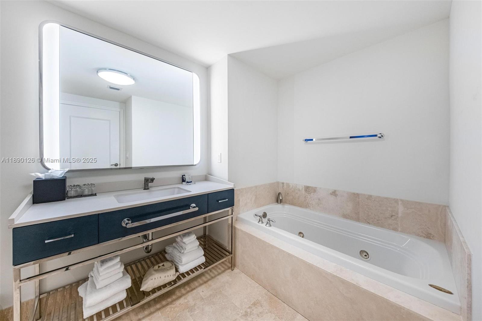 4401 Collins Ave #3310, Miami Beach FL 33140