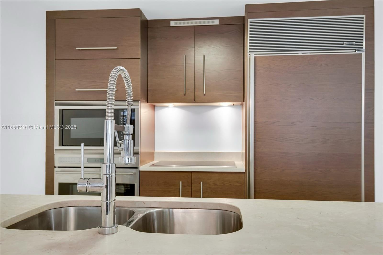 475 Brickell Ave #4711, Miami FL 33131