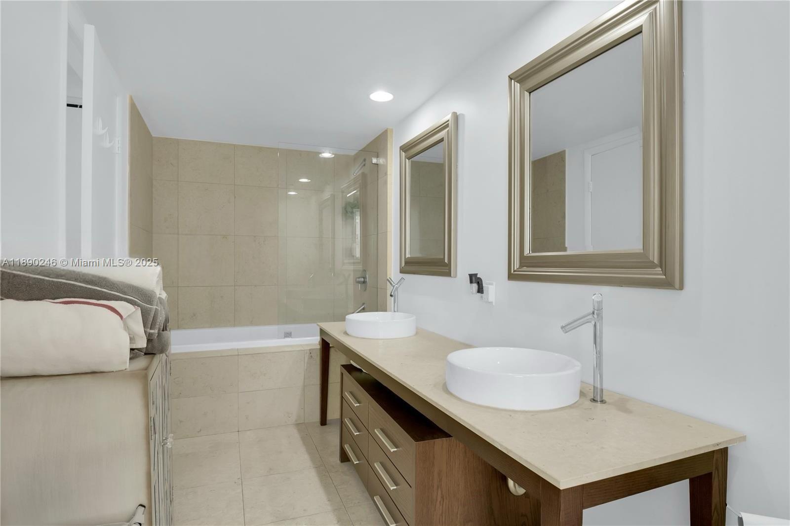 475 Brickell Ave #4711, Miami FL 33131