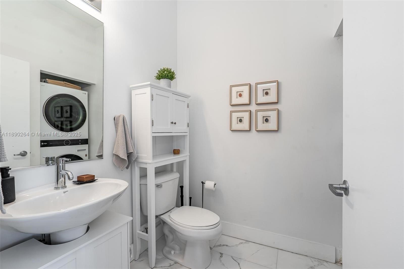 888 Biscayne Blvd #1210, Miami FL 33132